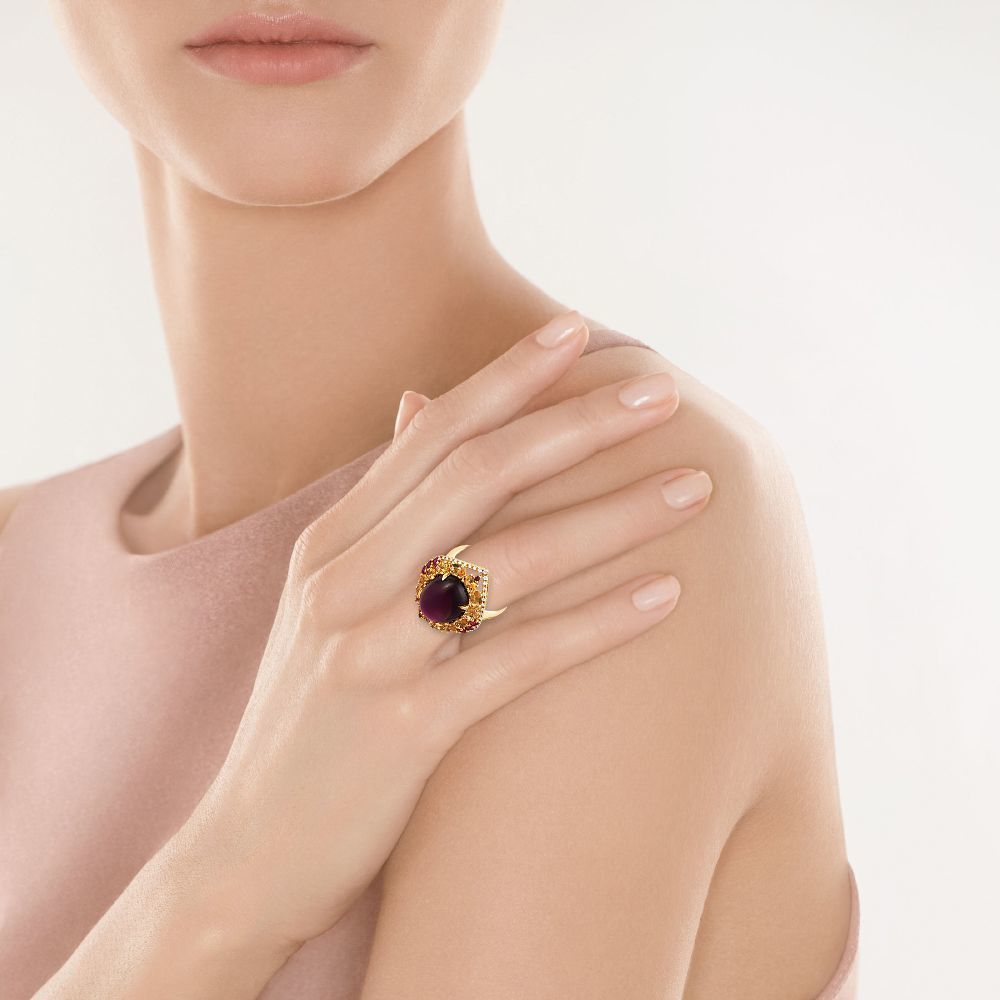 Кольцо с россыпью цветных и драгоценных камней из жёлтого золота (арт. 701240)