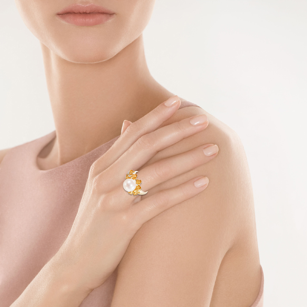 Кольцо Цветы с бриллиантами, жемчугом из желтого золота (арт. 730989)