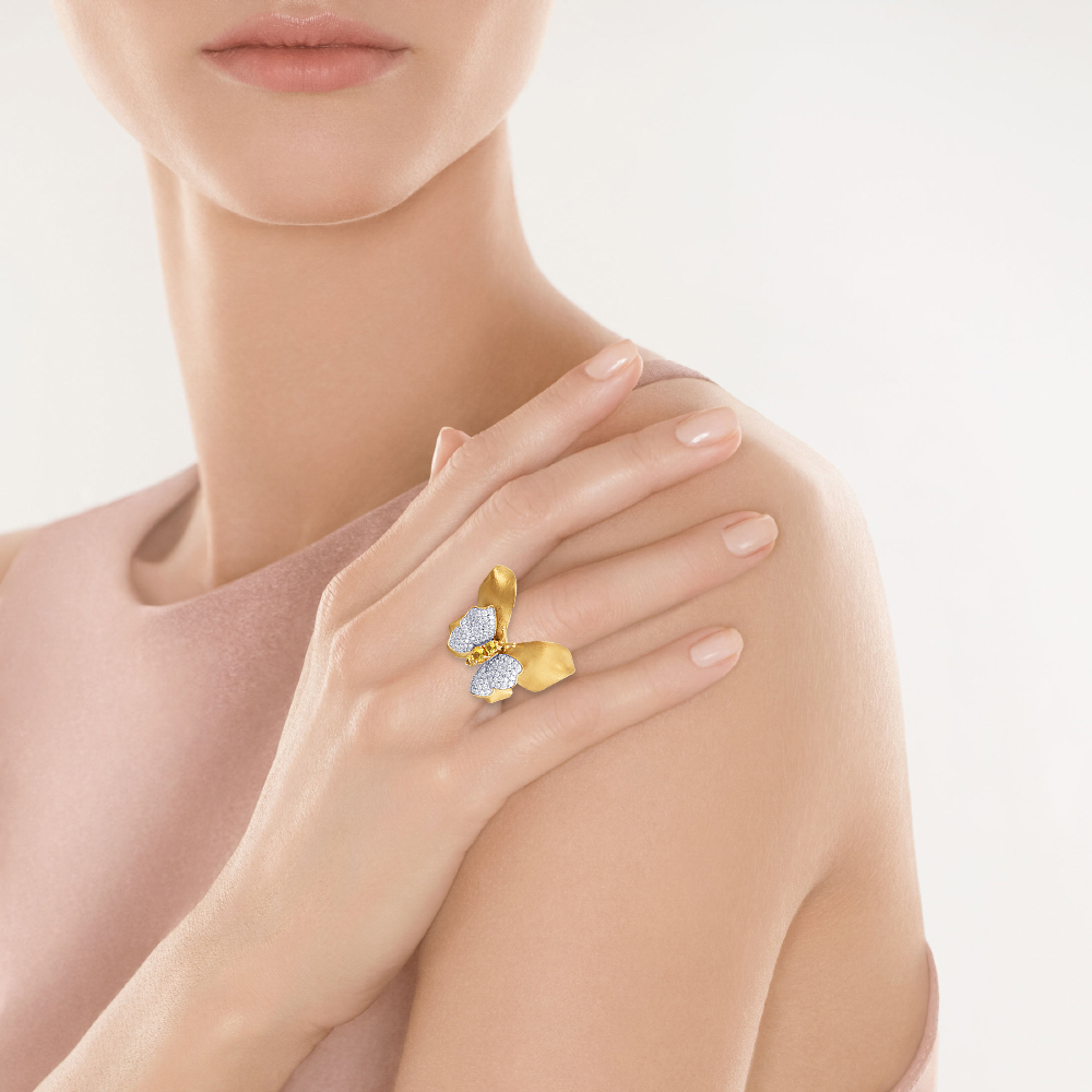 Кольцо Бабочка с бриллиантами, сапфирами из желтого золота (арт. 738507)