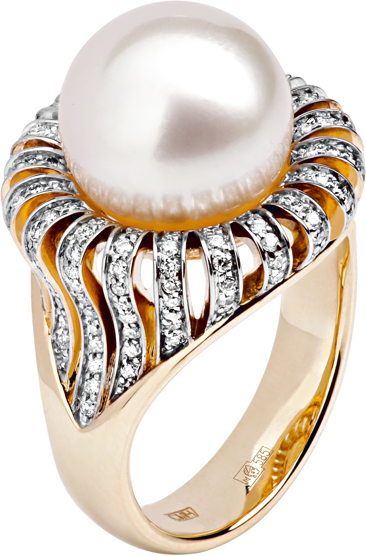 Кольцо с жемчугом и бриллиантами из жёлтого золота (арт. 845809)