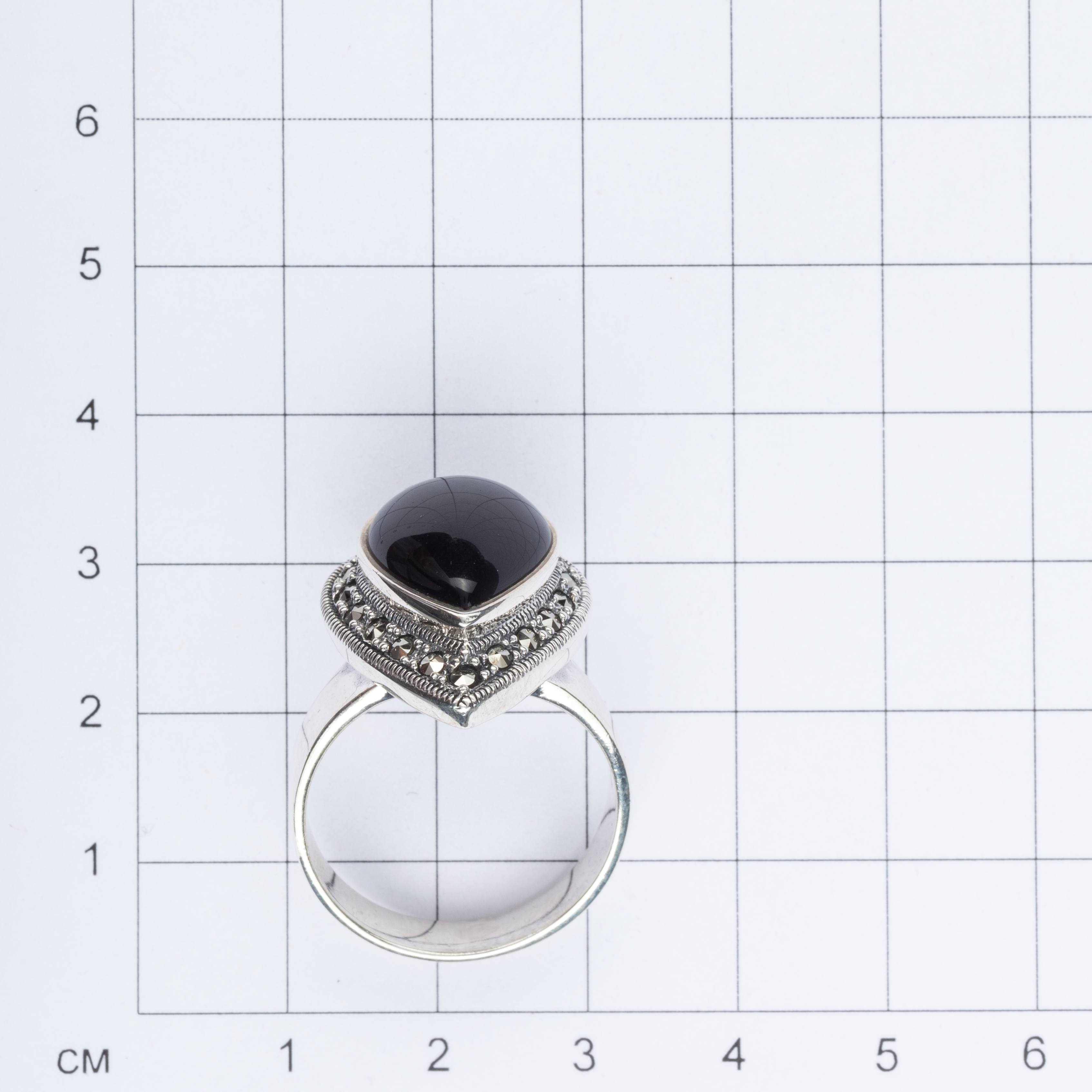 Кольцо с марказитами и ониксами из серебра (арт. 2140276)