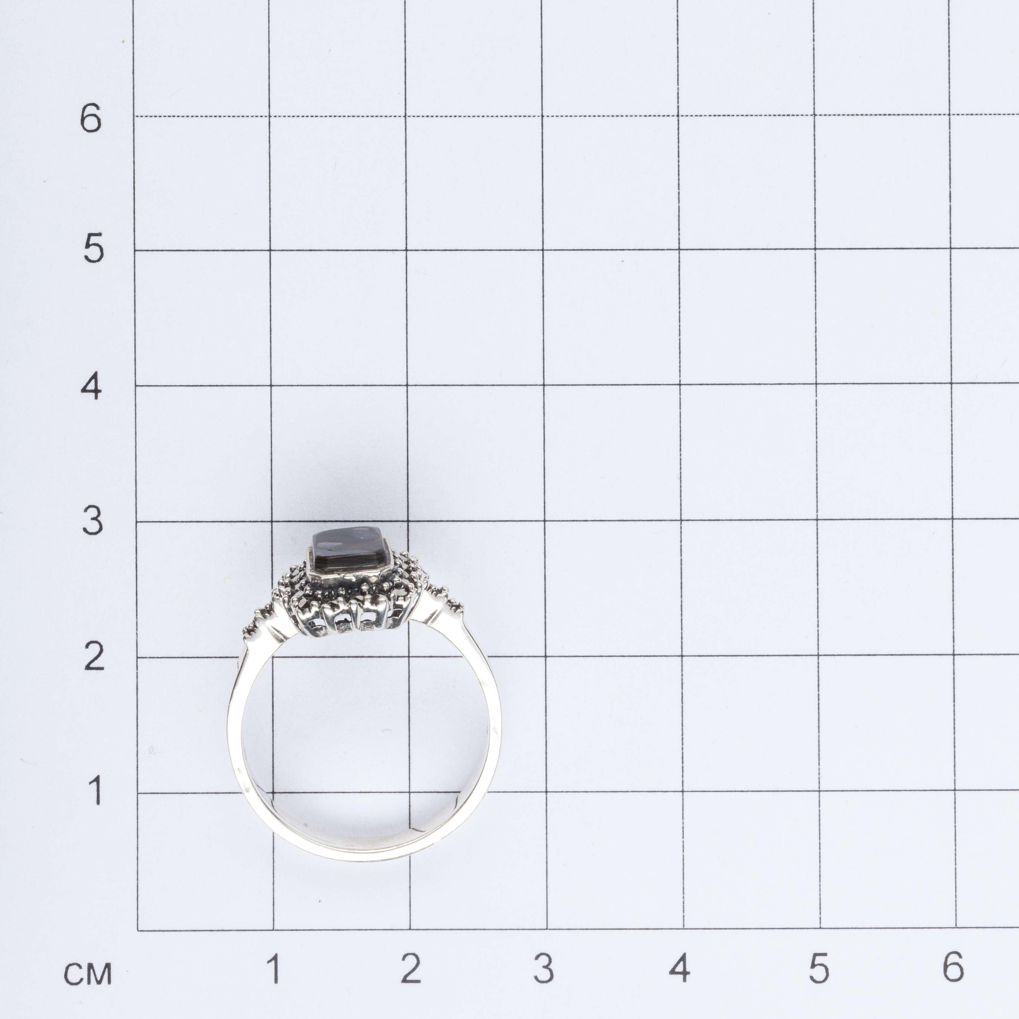 Кольцо с перламутром и марказитами из серебра (арт. 2140332)