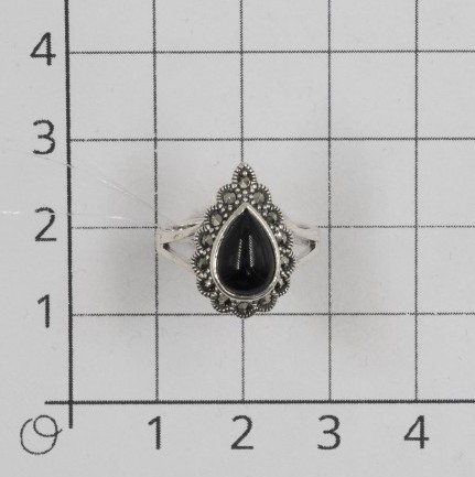 Кольцо с марказитами и ониксами из серебра (арт. 2143592)