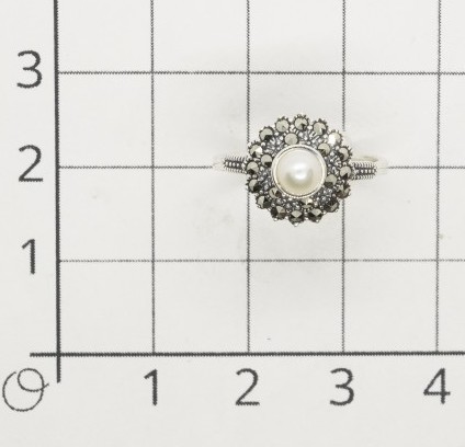 Кольцо с жемчугом и марказитами из серебра (арт. 2146545)