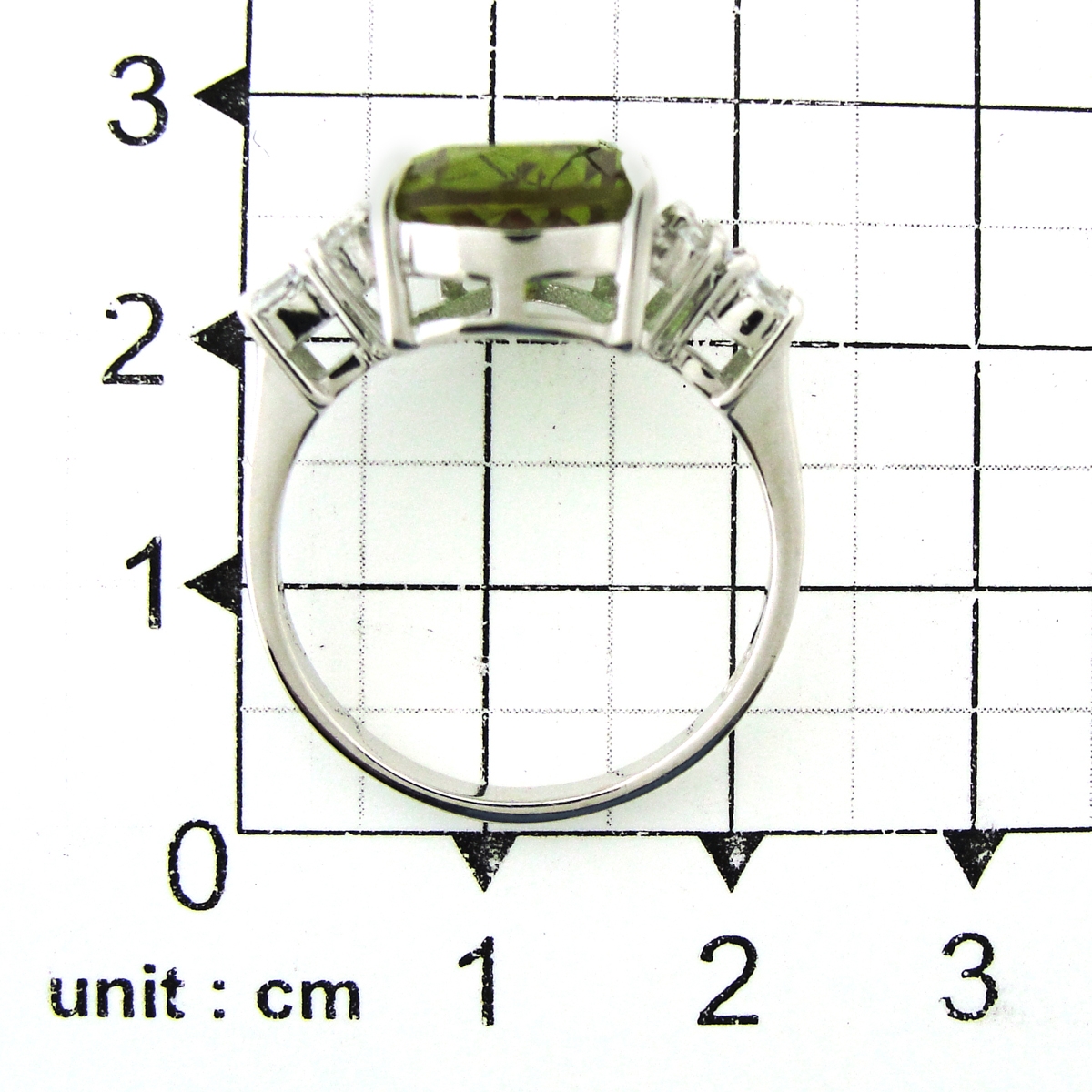 Кольцо с султанитами и фианитами из серебра (арт. 2390815)