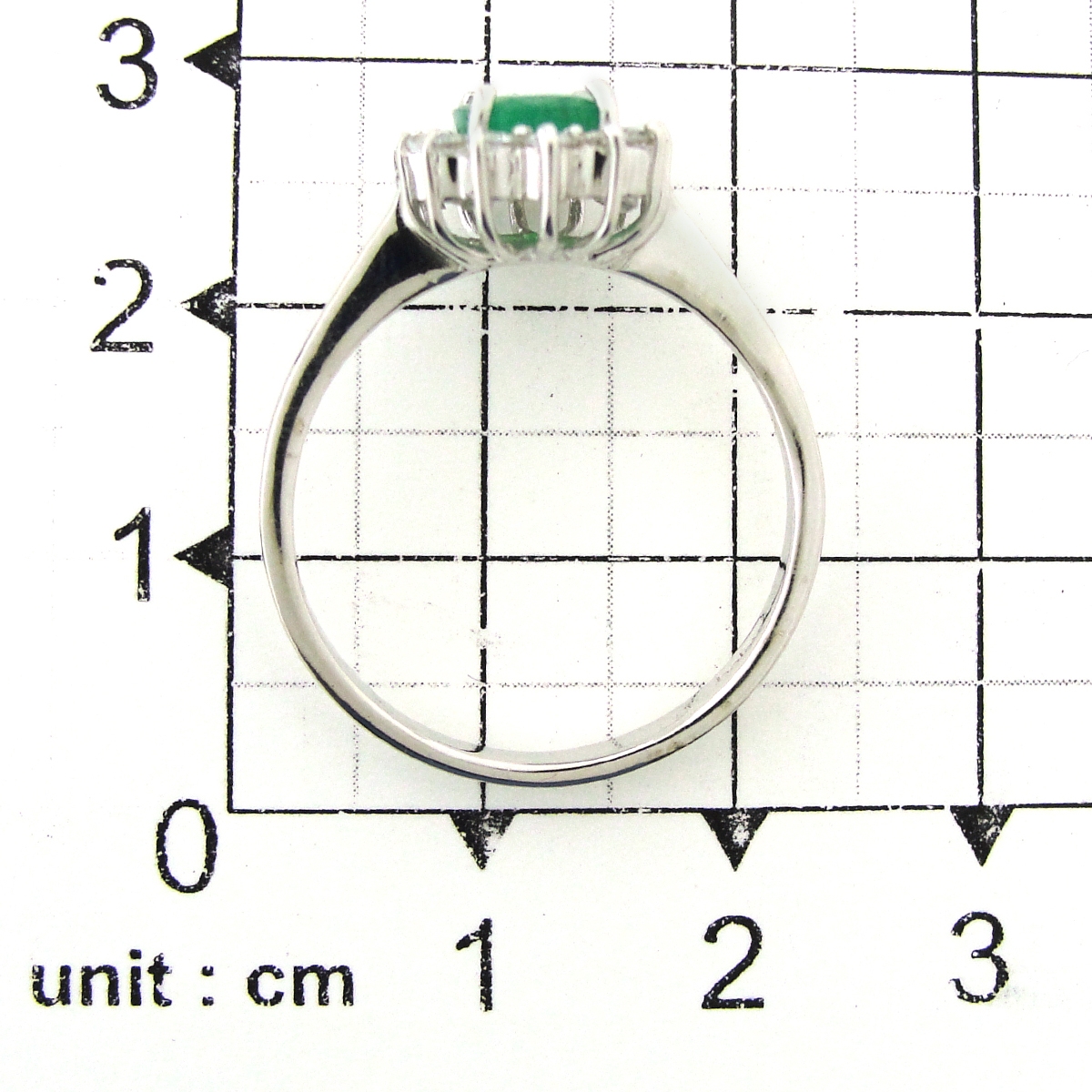 Кольцо с изумрудами и фианитами из серебра (арт. 2393507)