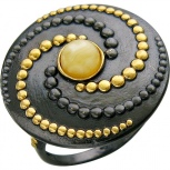 Кольцо с янтарем из чернёного серебра с позолотой (арт. 847631)